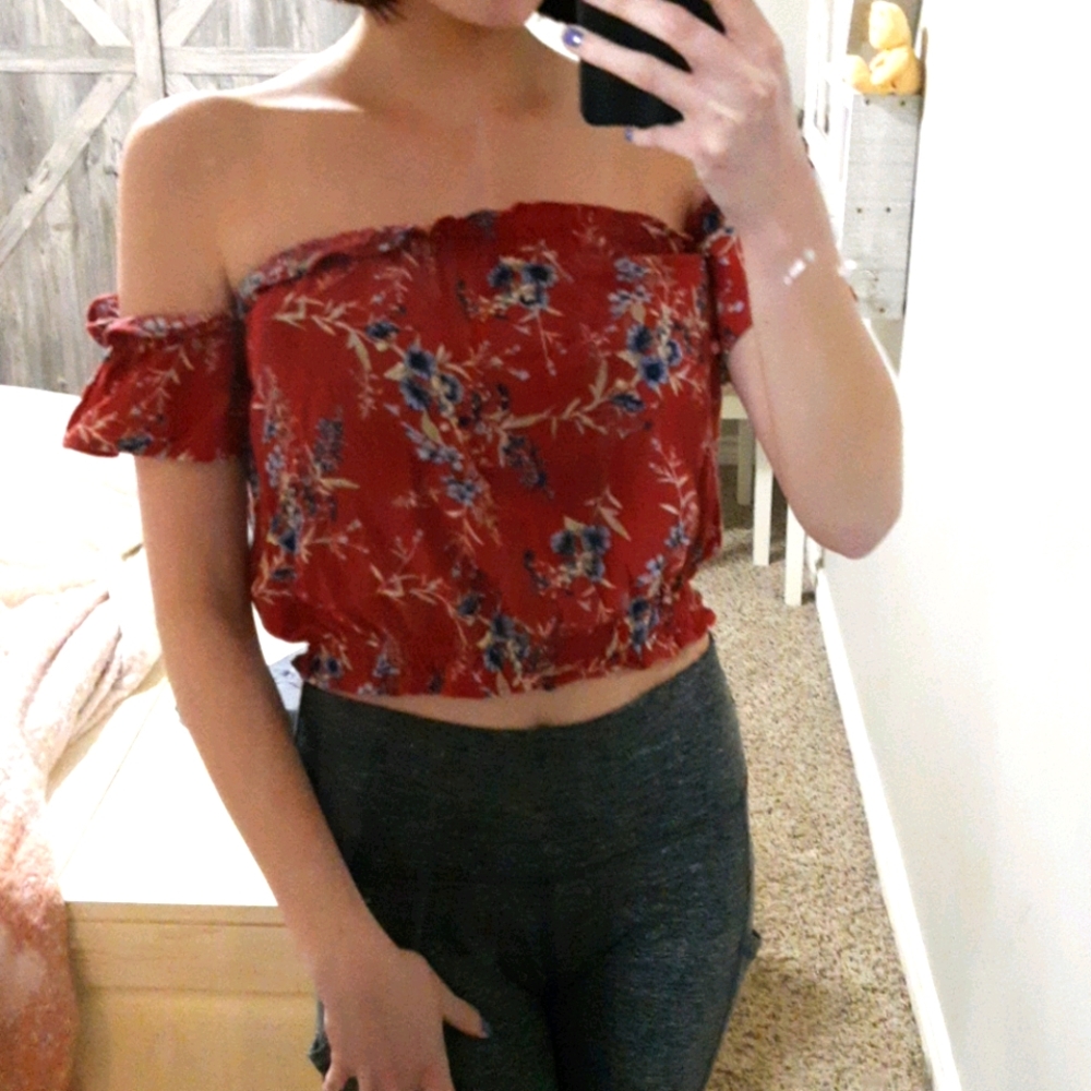Ruffed over the shoulder, red& blue cropped top